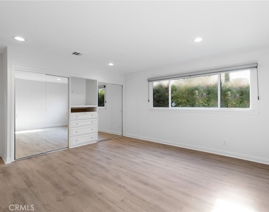 248 N Rexford Drive - Photo Thumbnail 15