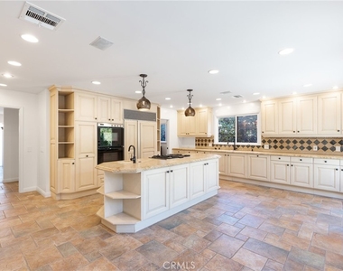 248 N Rexford Drive - Photo Thumbnail 4