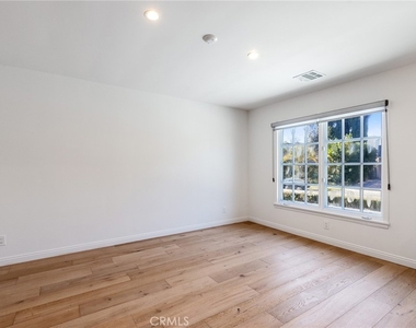 248 N Rexford Drive - Photo Thumbnail 11