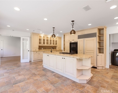 248 N Rexford Drive - Photo Thumbnail 5