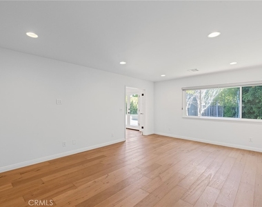 248 N Rexford Drive - Photo Thumbnail 9