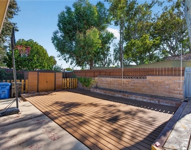 10401 Wystone Avenue - Photo Thumbnail 54