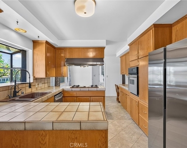 10401 Wystone Avenue - Photo Thumbnail 15
