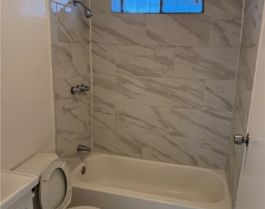 1124 E 40th Place - Photo Thumbnail 2