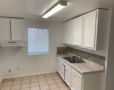 1124 E 40th Place - Photo Thumbnail 1