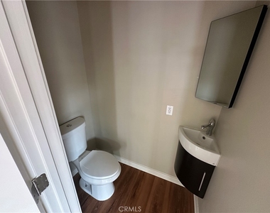656 W 13th Street - Photo Thumbnail 8