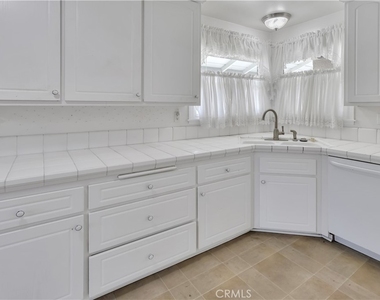 518 N Carousel - Photo Thumbnail 7