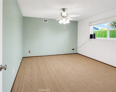 518 N Carousel - Photo Thumbnail 1