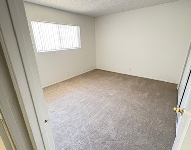 718 W Center - Photo Thumbnail 9