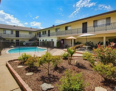 718 W Center - Photo Thumbnail 14