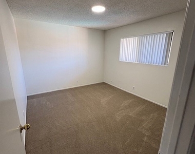 718 W Center - Photo Thumbnail 11