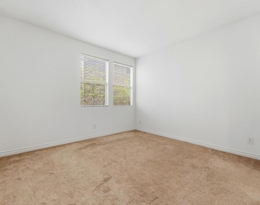 680 Camino De La Reina - Photo Thumbnail 19