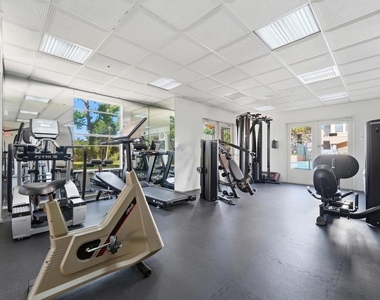 680 Camino De La Reina - Photo Thumbnail 28