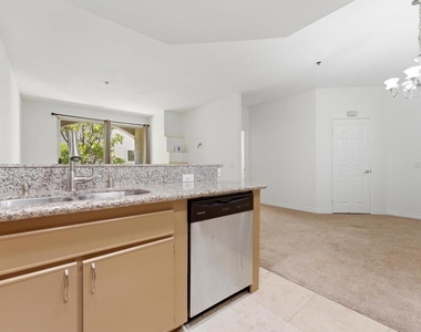 680 Camino De La Reina - Photo Thumbnail 6