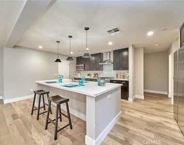 24240 Ocean Avenue - Photo Thumbnail 6