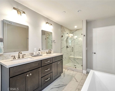24240 Ocean Avenue - Photo Thumbnail 15