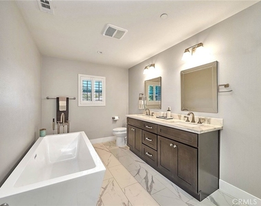 24240 Ocean Avenue - Photo Thumbnail 14