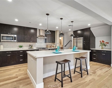 24240 Ocean Avenue - Photo Thumbnail 7