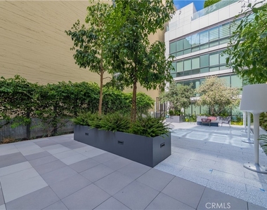 400 S Broadway S - Photo Thumbnail 21
