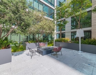 400 S Broadway S - Photo Thumbnail 23