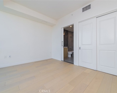 400 S Broadway S - Photo Thumbnail 11