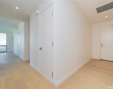 400 S Broadway S - Photo Thumbnail 2