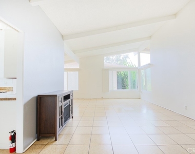 5542 Fernhill Circle - Photo Thumbnail 2