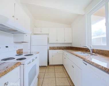 5542 Fernhill Circle - Photo Thumbnail 4