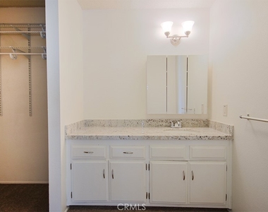 5542 Fernhill Circle - Photo Thumbnail 12
