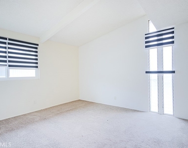 5542 Fernhill Circle - Photo Thumbnail 10