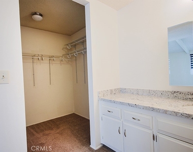5542 Fernhill Circle - Photo Thumbnail 13