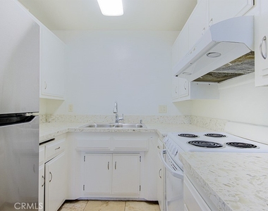 5542 Fernhill Circle - Photo Thumbnail 8