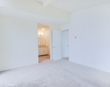 5542 Fernhill Circle - Photo Thumbnail 11