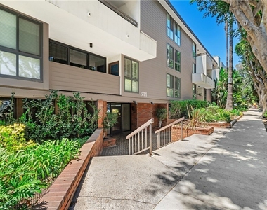 911 N Kings Road - Photo Thumbnail 1