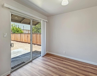 1323 Warner Avenue - Photo Thumbnail 18