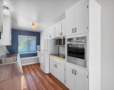 1323 Warner Avenue - Photo Thumbnail 8