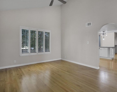 976 Pizarro Lane - Photo Thumbnail 18