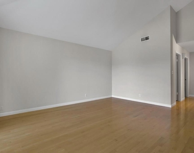 976 Pizarro Lane - Photo Thumbnail 33