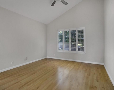 976 Pizarro Lane - Photo Thumbnail 17