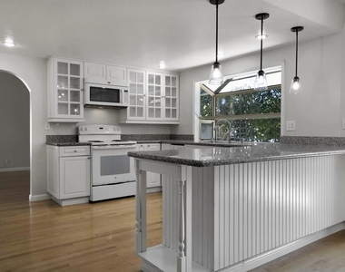 976 Pizarro Lane - Photo Thumbnail 27