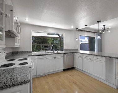 976 Pizarro Lane - Photo Thumbnail 28
