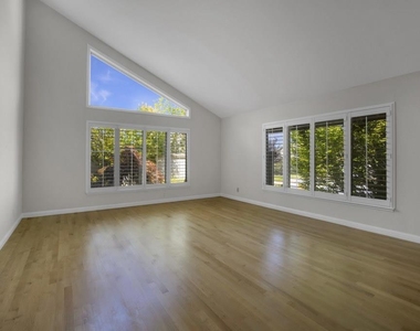 976 Pizarro Lane - Photo Thumbnail 12