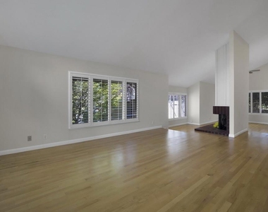 976 Pizarro Lane - Photo Thumbnail 14