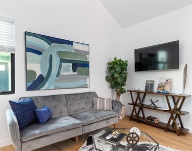 4945 Stratford - Photo Thumbnail 2