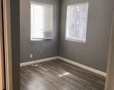 1265 Oakridge Drive - Photo Thumbnail 6
