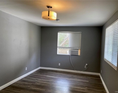 1265 Oakridge Drive - Photo Thumbnail 2