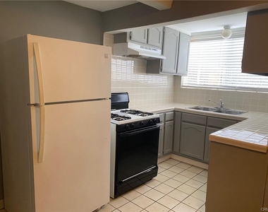 1265 Oakridge Drive - Photo Thumbnail 10