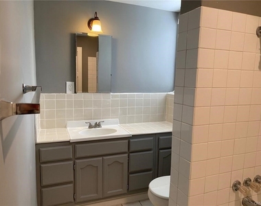 1265 Oakridge Drive - Photo Thumbnail 7