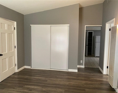 1265 Oakridge Drive - Photo Thumbnail 4