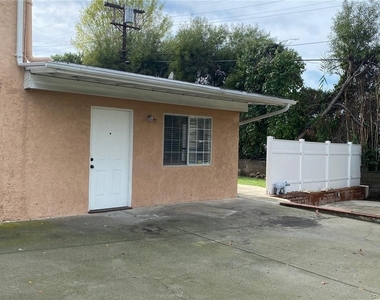 1265 Oakridge Drive - Photo Thumbnail 1
